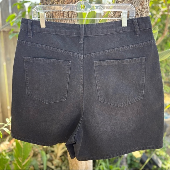 ASOS Design Curve DAD Denim Black Wash Shorts Size: 14 - Picture 2 of 8